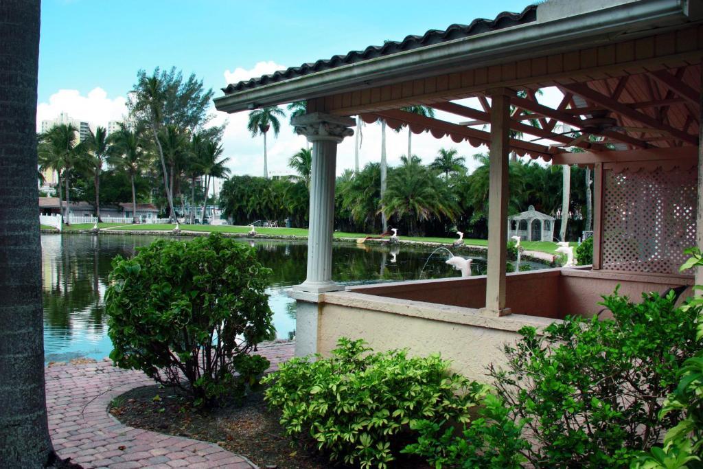 Rock Lake Not Open Due To Hurricane Damages Hotel Fort Myers Luaran gambar