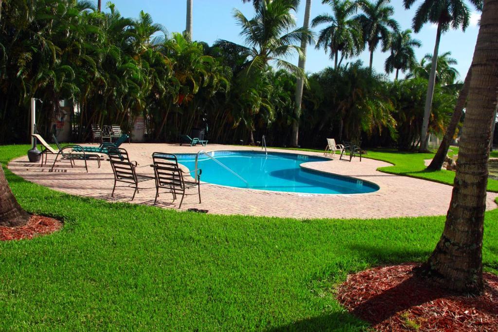 Rock Lake Not Open Due To Hurricane Damages Hotel Fort Myers Luaran gambar